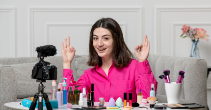 Suspendisse pulvinar, augue ac venenatis condimentum.